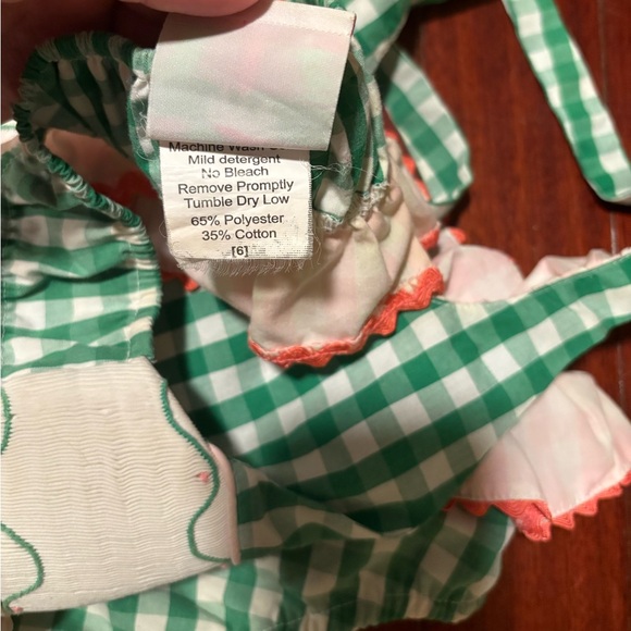Green Gingham Strawberry smocked sunsuit set size 6 - Picture 5 of 6